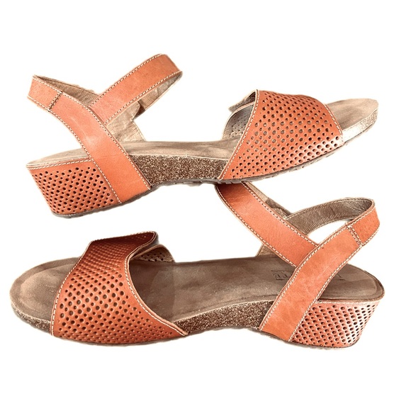 L'ARTISTE By Spring Step Lexy Leather Perforated Velcro Sandal Size 41 - Picture 5 of 6